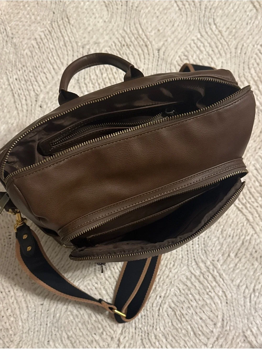 Women’s Brown Leather Messenger Bag - Classic Carry